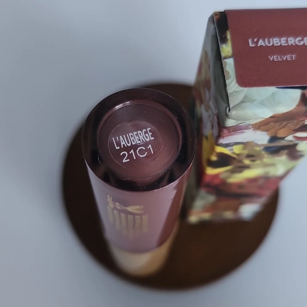 Colourpop Lux Velvet - L'Auberge